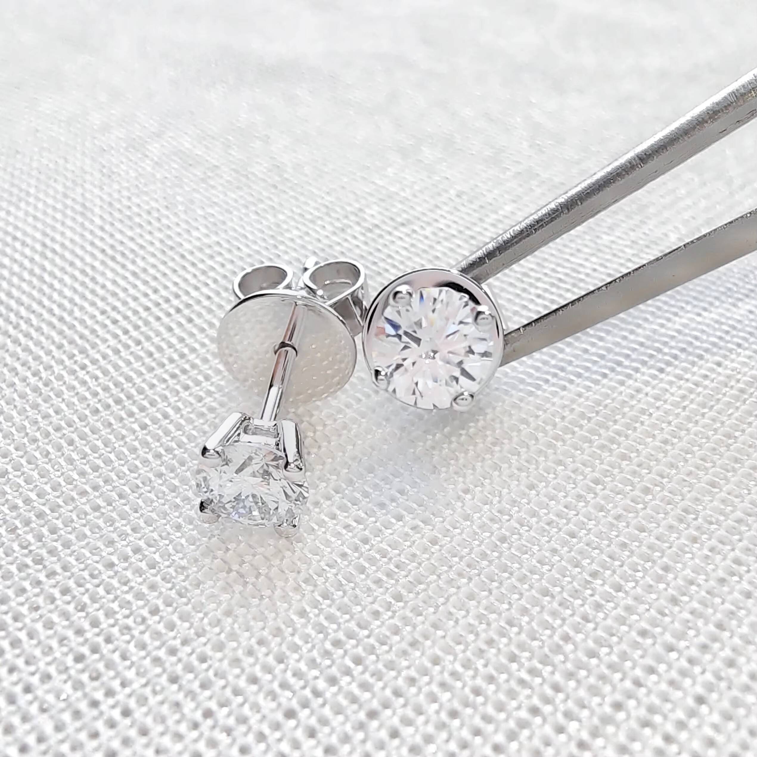 Custom 18K White Solid Gold D Color VS 03ct Round Cut Lab Grown Diamond Stud Earrings for Women