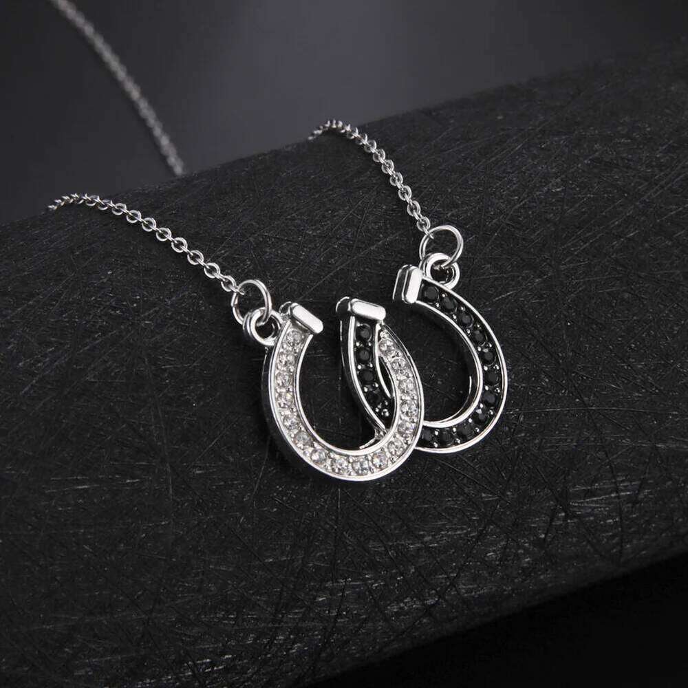 Lovely Double Horseshoe W shape Clavicle Crystal Hoof Pendant Necklace For Women Gift Lucky Rhinestone Jewelry