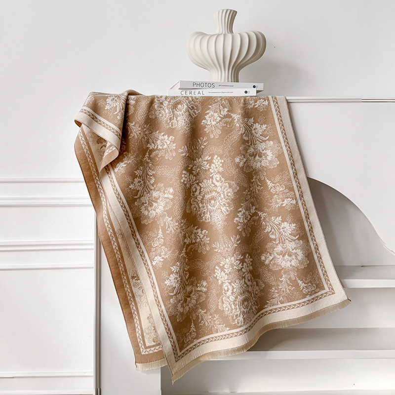 Luxury Accessory Scarves European And American Floral Jacquard Imitation Cashmere Thickened Scarf Fashionable Outerwear Elegant Age-Reducing Shawl