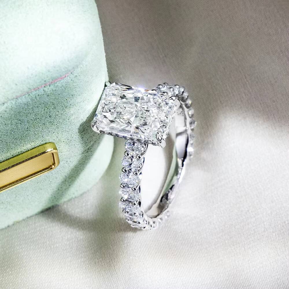 New Design IGI Certified Engagement Ring Jewelry 52CT F VS1 18k Solid Gold Radiant Lab Grown Diamond