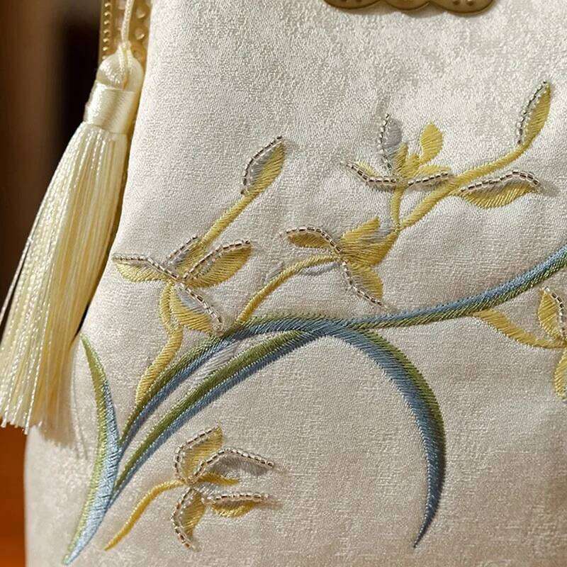 Johnature New Silk Cheongsam Ladies Mini Bags Antique Handbag Handmade Embroidery Tassel Elegant Floral Shoulder Bag KABAHEBINGJUE