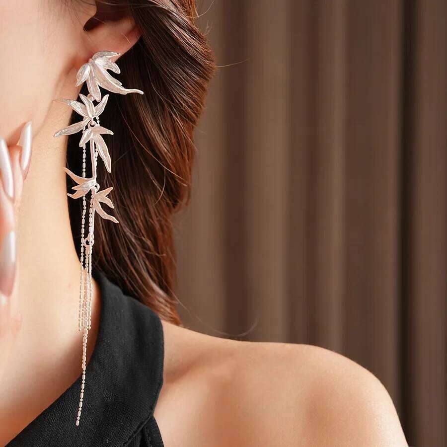 2025 New Chinese Style Bamboo Leaves Long Tassel Drop Earrings Elegant Retro Flower Pendant Earring Hanfu Cheongsam Accessory K1