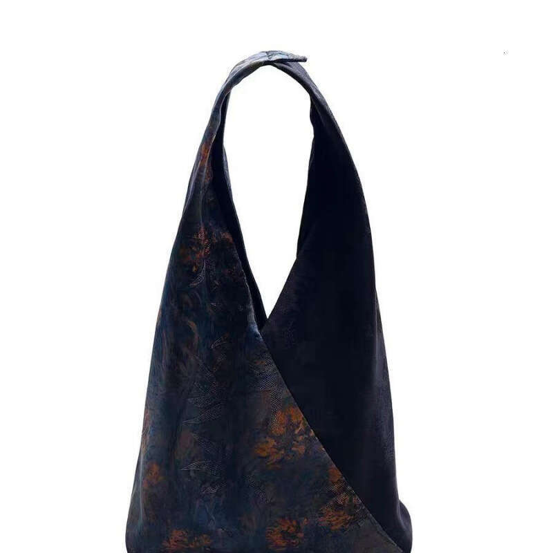 New Chinese Style National Flag Cheongsam Retro Song Brocade Xiangyun Silk Bucket Women Underarm Portable Small Handbag Makeup Bag Evergwish