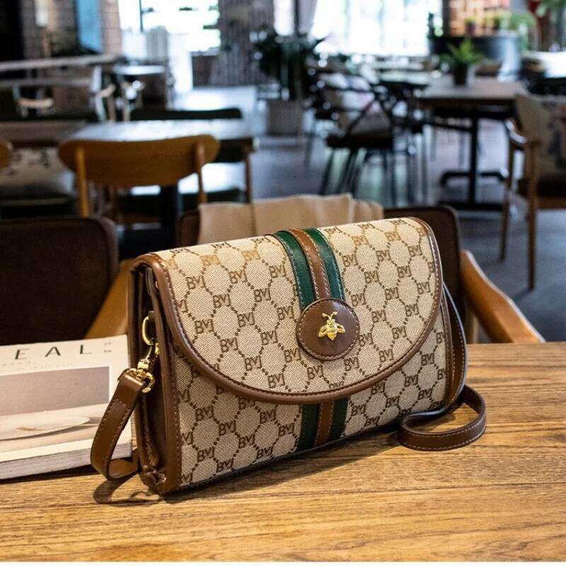 European and American vintage women's casual versatile crossbody bag, retro fashion shoulder bag