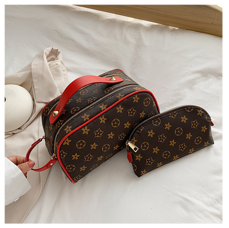 2026 Cosmetic bag Large capacity letter printing storage bag Portable water-proof Travel hand-held toiletry bag