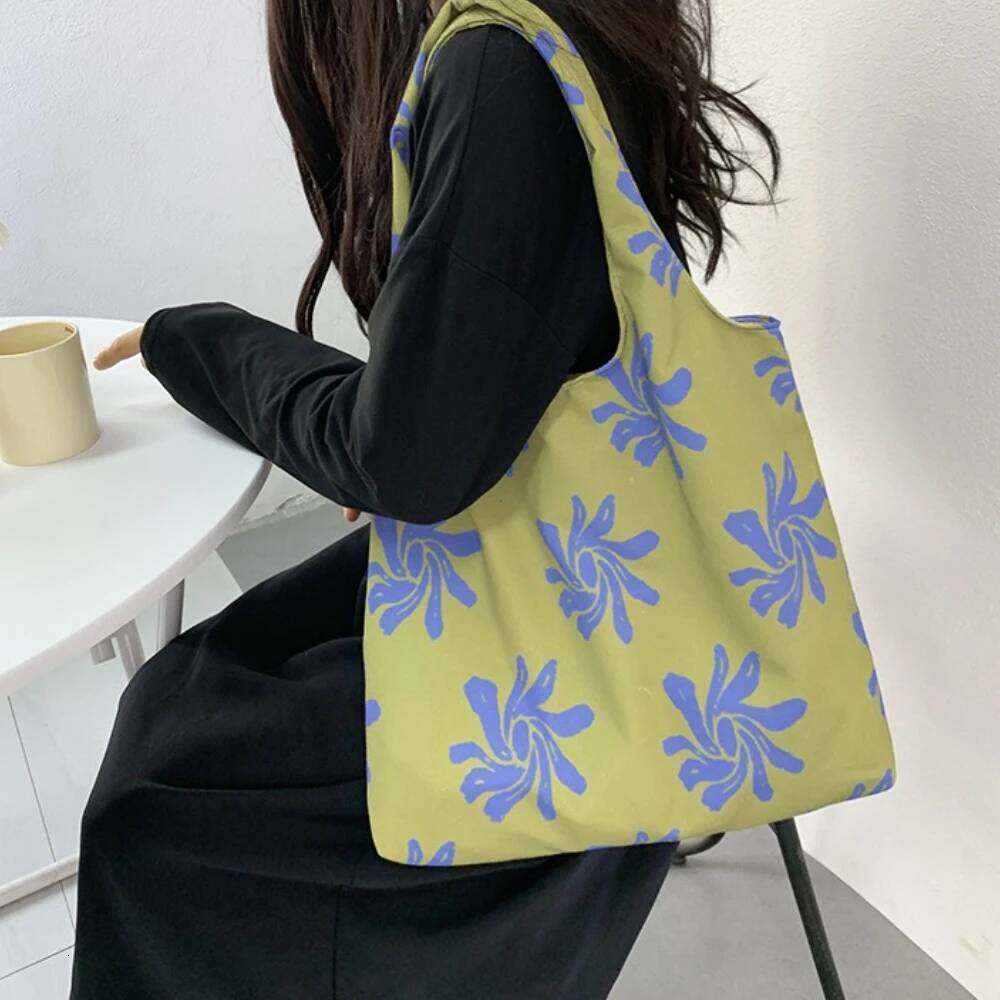Korean Sle Print Canvas Tote Bag Strolls and Small Object Carrng Bags for Women Autumn Winter Lazy Floral Handbag Trendy