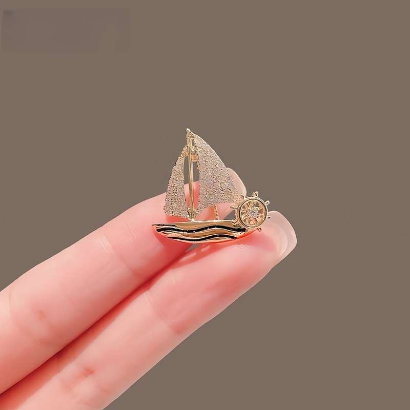 Elegant Small Boat Brooch for Men and Women, Versatile Badge, Smooth Sailing, Anti-Exposure Pin, Suit Lapel Flower Accessory