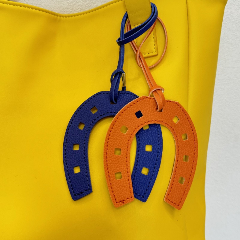 Horseshoe Keychain Charm Fashion Bag Double Sided U Shaped Lychee Pattern PU Leather Pendant For birthday gift Handbag Purse Basket Decoration