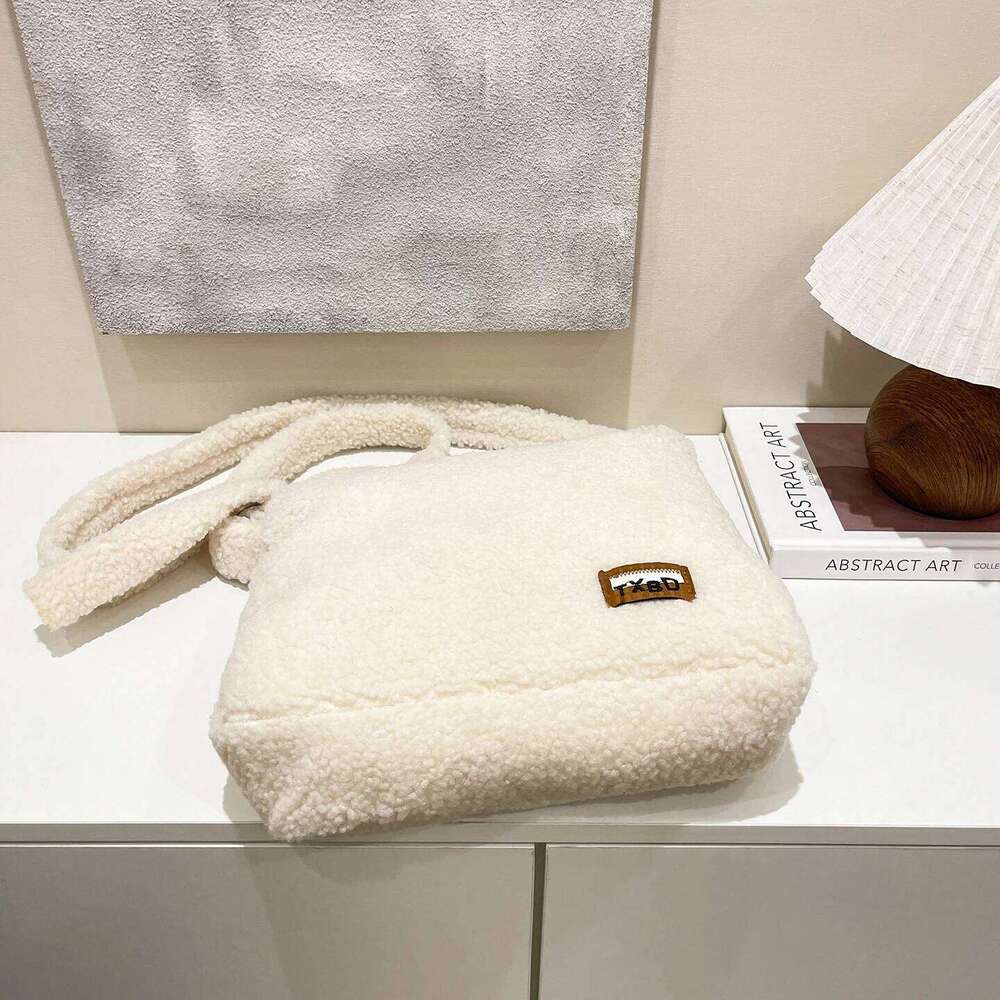 Cross-border new Korean-style plush soft underarm bag, large capacity commuter shoulder bag
