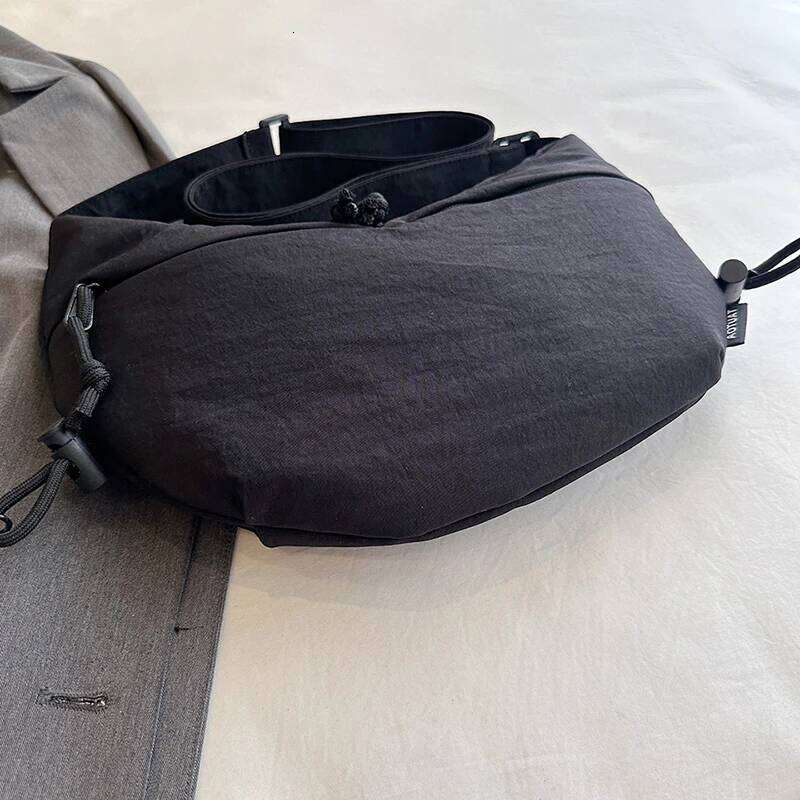 Solid color trendy personalized shoulder women, simple daily dumpling bag, versatile nylon crossbody bag for women