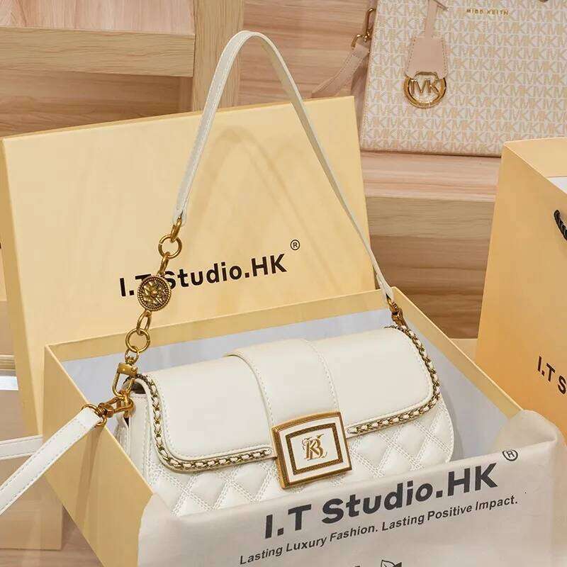 Light luxury brand women's single shoulder underarm for autumn and winter 2025, designer high-end fashion crossbody bag