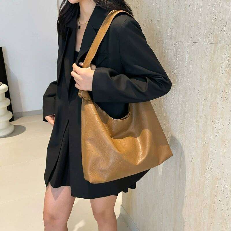 New large-capacity bags for women, trendy and retro, versatile dumpling niche quality bucket bag, underarm bag XJ260131
