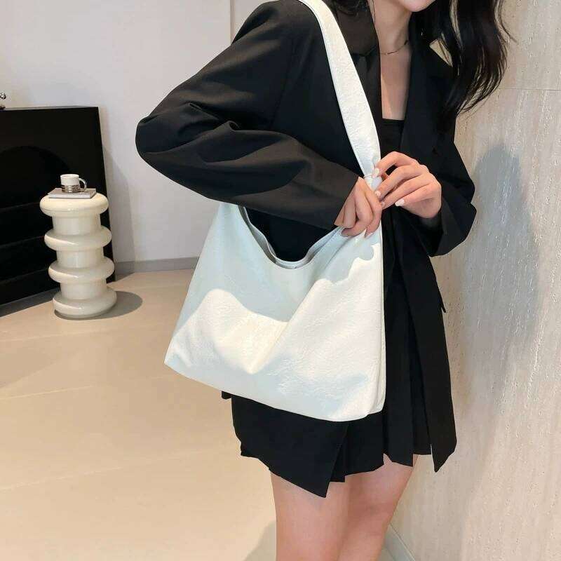 New large-capacity bags for women, trendy and retro, versatile dumpling niche quality bucket bag, underarm bag XJ260131
