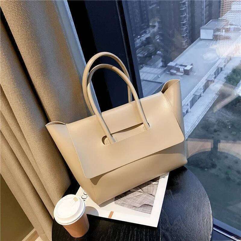 Women's Large Capacity Commuter Retro Shoulder Versatile Minimalist Solid Colour Laptop Bag