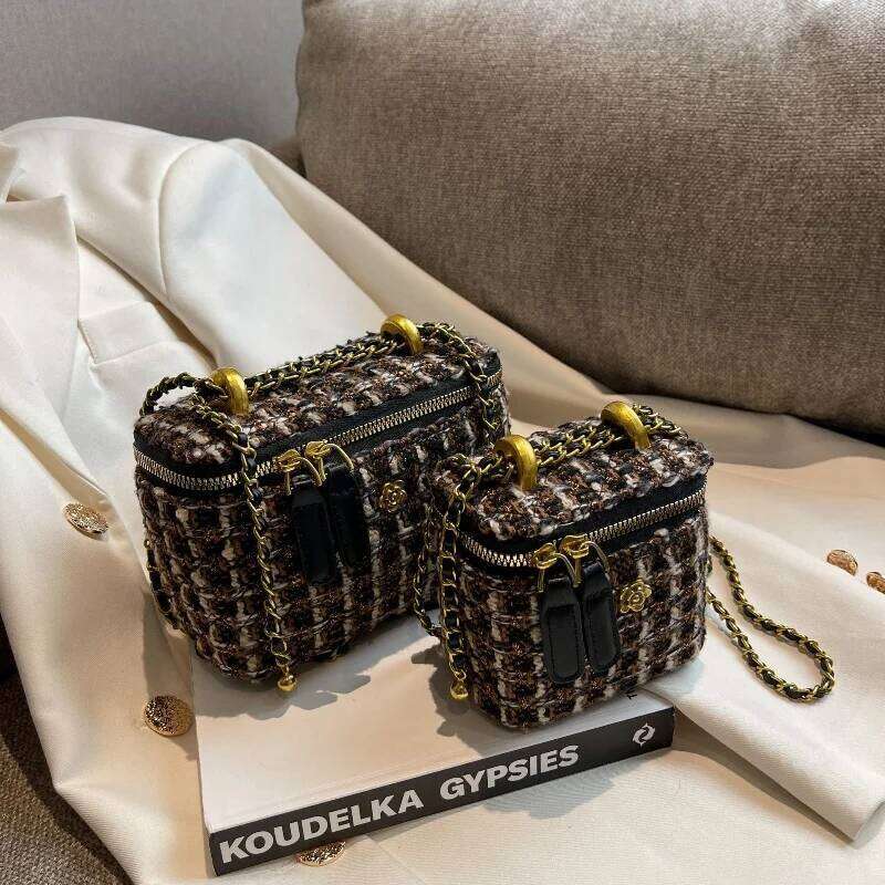 Women Shoulder Bags Popular Fashion Niche Crossbody Wool Chain Small Square Bag Fashionable Purses and Handbags XJ260131