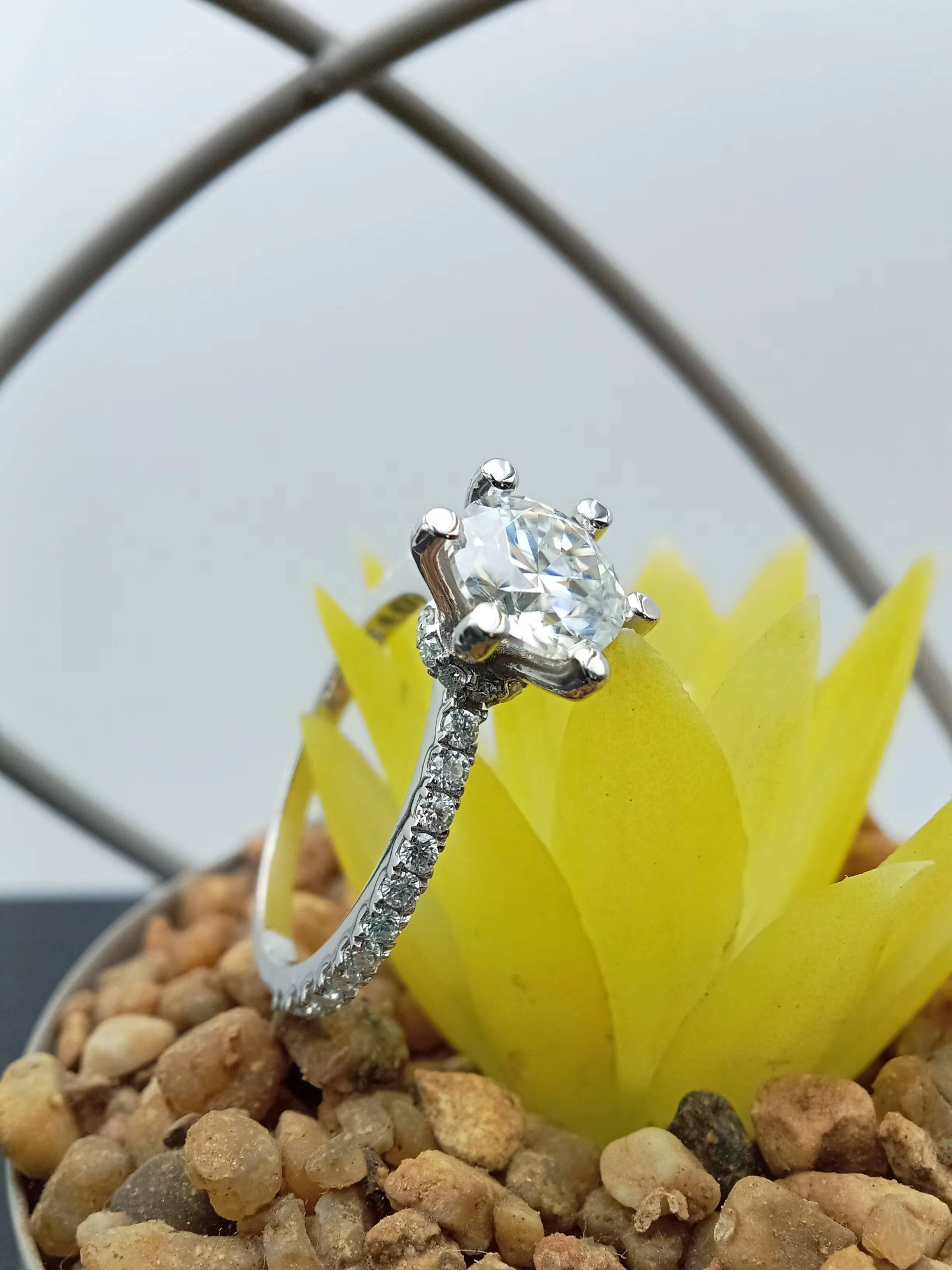 Round Cut Lab Grown Diamond Solitaire Engagement Wedding Ring VVS 14k/18k Gold Plated for IGI Certified Womens