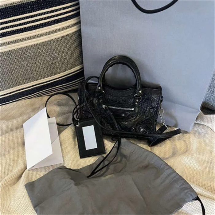 Women Handbags Designer Women's Motorcycle Bag Totes Retro Rivets Locomotive Lady Messenger Crossbody Leather Shoulder Bag Mini Size