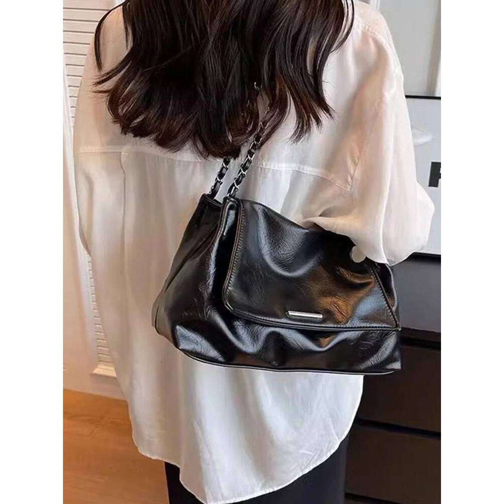 Casual Soft Surface Large Capacity Women 2026 New All-Match Chain Messenger Popular Silver Shoulder Bag Handbag