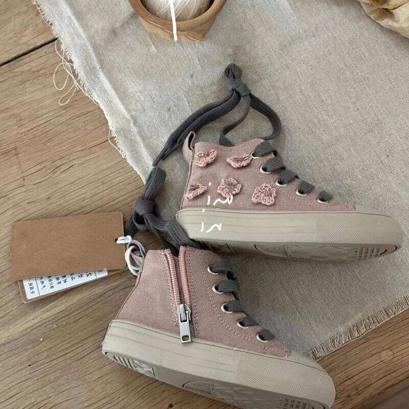1-10Y 2025 Autumn New Children's High Top Canvas Shoe Girls Small Flower Side Open Versatile Casual Board Shoes Y260128