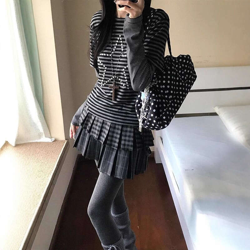 Subculture Striped Fake Two-Piece Patchwork Long Sleeve Round Neck T-Shirt For Women Early Autumn Outfit Star Rhinestone Chic Top