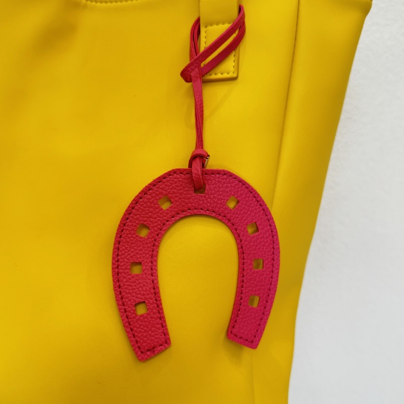 Horseshoe Keychain Charm Fashion Bag Double Sided U Shaped Lychee Pattern PU Leather Pendant For birthday gift Handbag Purse Basket Decoration