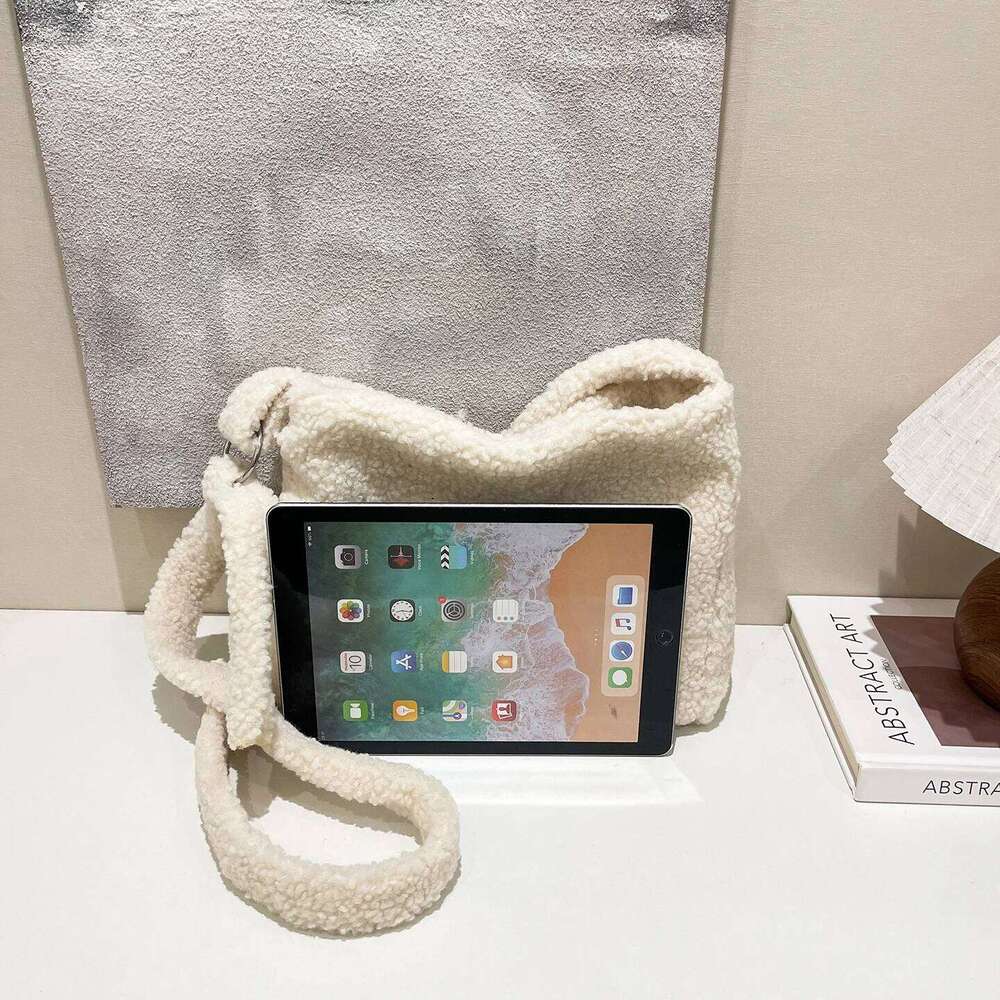 Cross-border new Korean-style plush soft underarm bag, large capacity commuter shoulder bag