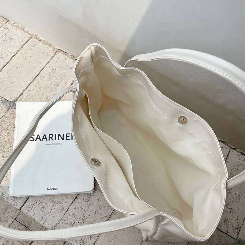 Portable Texture Tote for Women Shoulder Underarm Commuting Bag Large Capacity Niche Design Handbags Black White Green