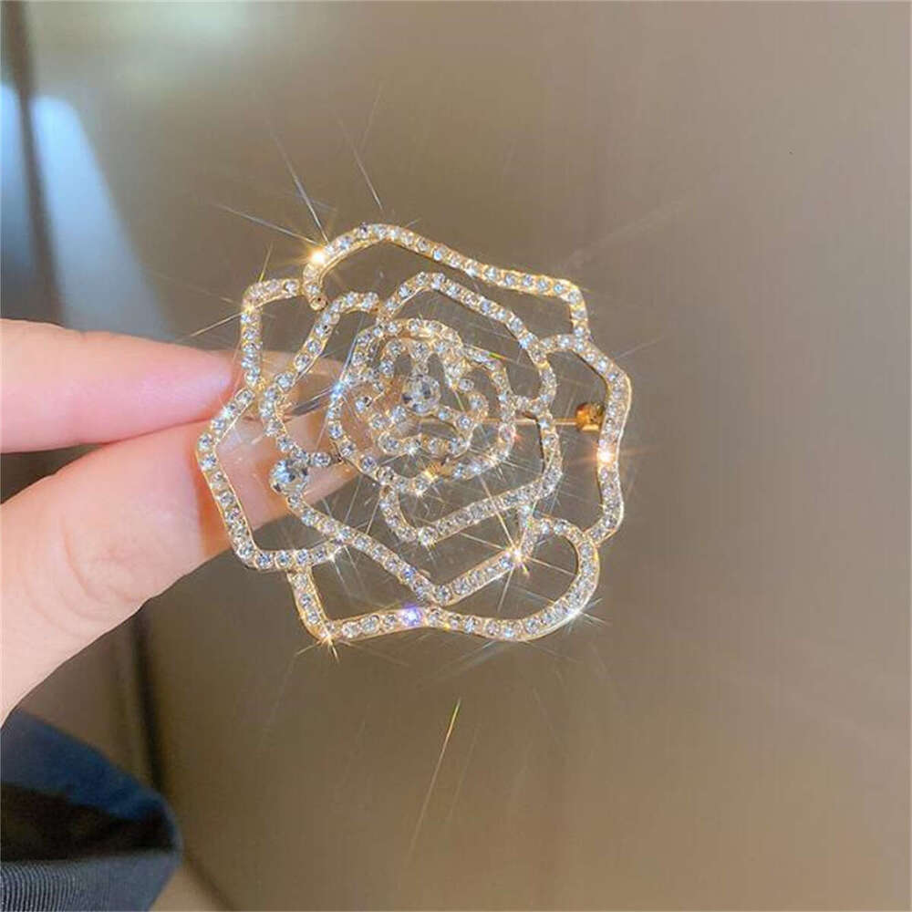 Camellia French Fashion Elegant Rose Flower Brooch Exquisite Versatile High-end Accessories Wholesale