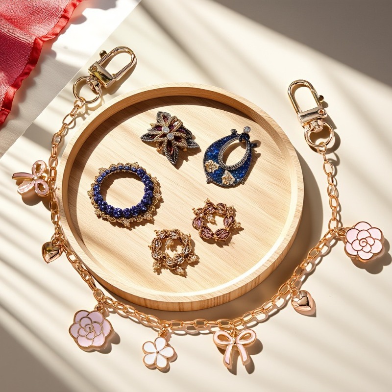 Birthday Gift Leaf Four Trendy Charm Jewelry Clover Alloy Pendant Luxury Keychain Fashionable Bag Accessory With Flower High Heel Charms For Women Gir