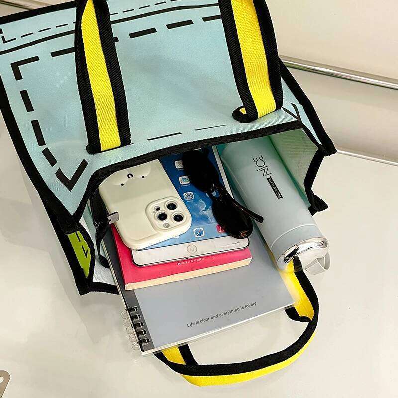 Two-dimensional cartoon anime girl canvas girls; light and capacious make-up bag for tutoring.