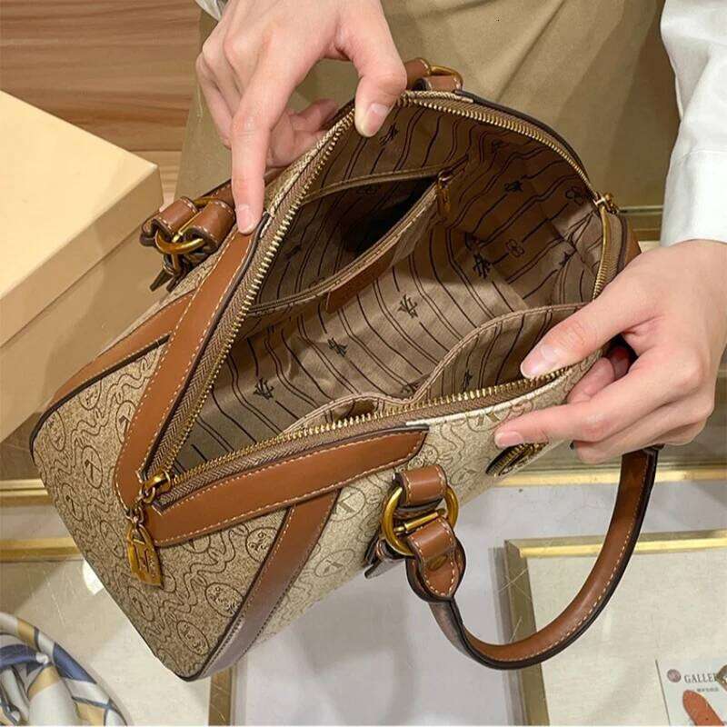 Vintage European and American ladies' handbags Fashionable retro shoulder French vintage crossbody bags