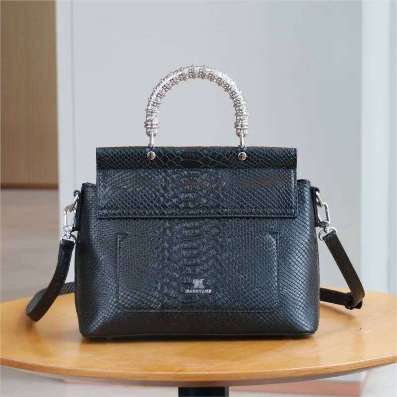 2025 New Fashionable Handheld Diamond with High Quality, Single Shoulder Crossbody Bag, Exquisite Banquet Light Luxury Bag