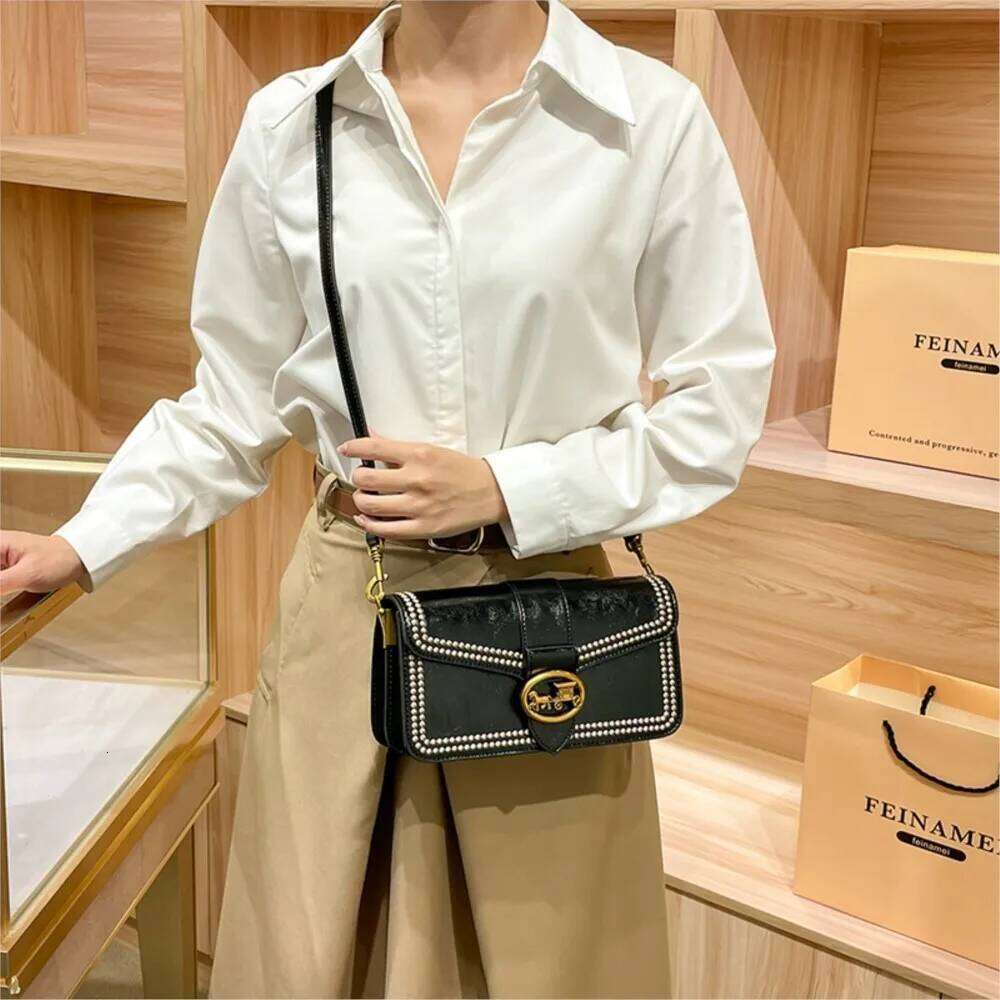 Brand retro baguette bag, women's 2025 new autumn and winter high-end fashion single shoulder crossbody small square bag