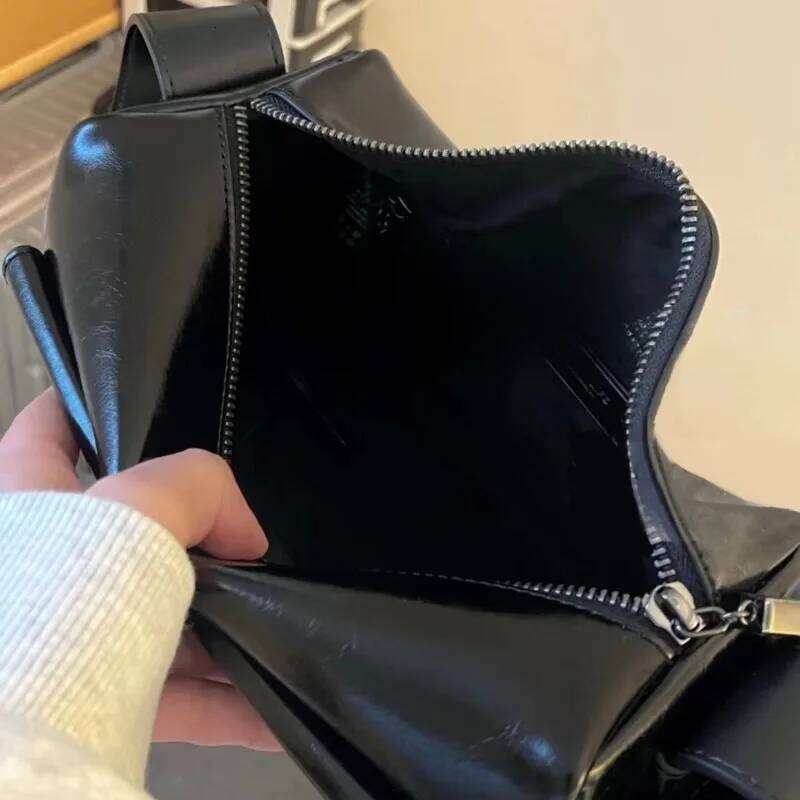 2026 new spring tide ins niche design commuting hundred with single shoulder crossbody bag senior sense of small square bags XJ260131