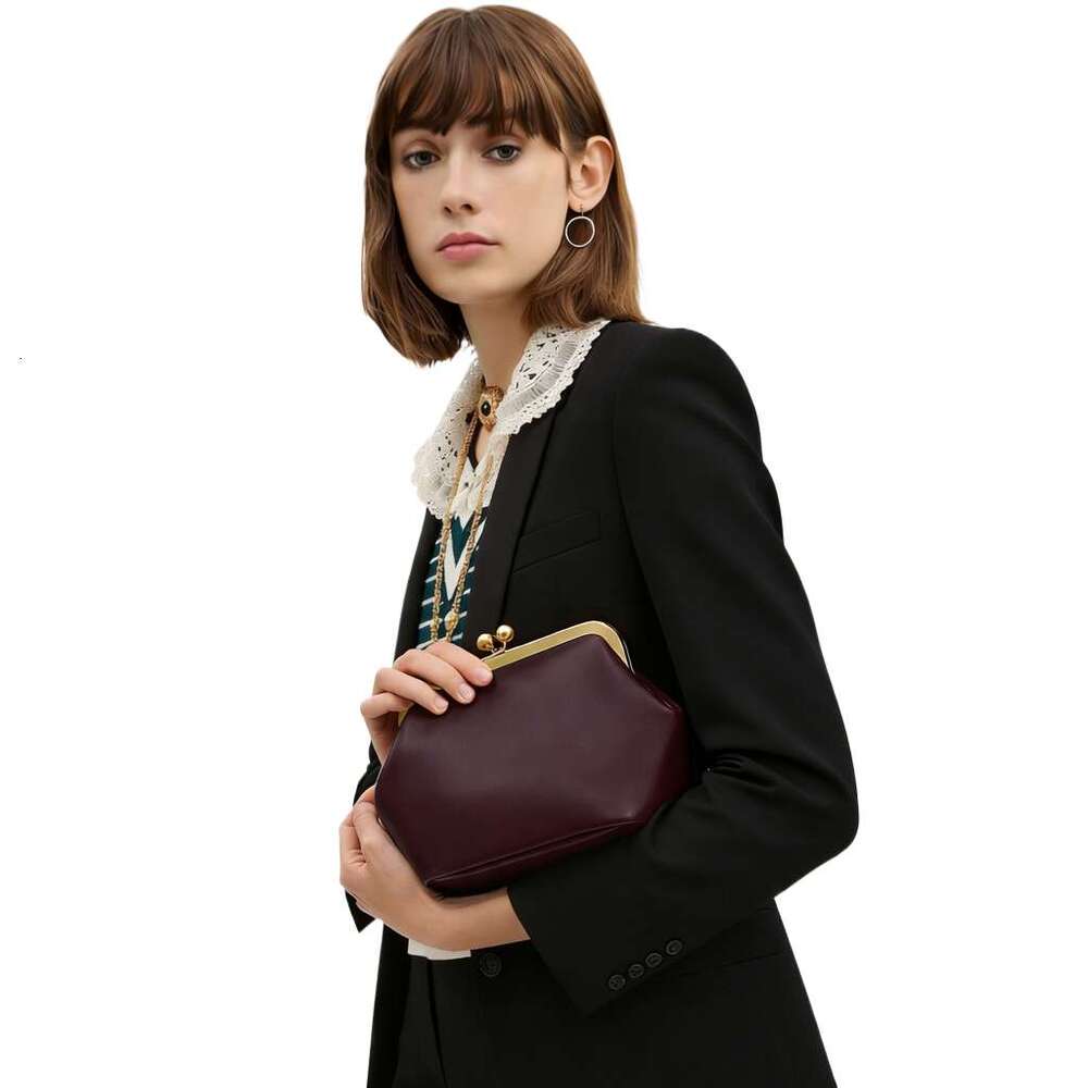 Vintage Small Kiss Lock Clip Clutch 2026 Runway Style Women's Shoulder Bag Shell Handbag JINXIANGGUO