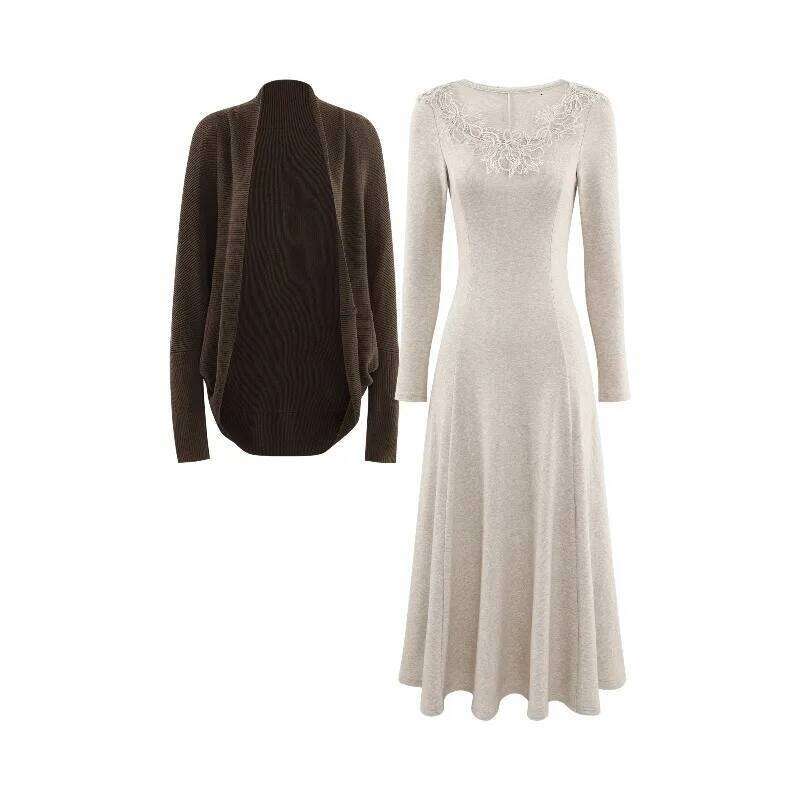 Elegant Lace Knit Long Sleeve V-Neck Maxi Dress Warm Slim Fit French Style Winter Outfit for Petite Women Layering Look XJ260131