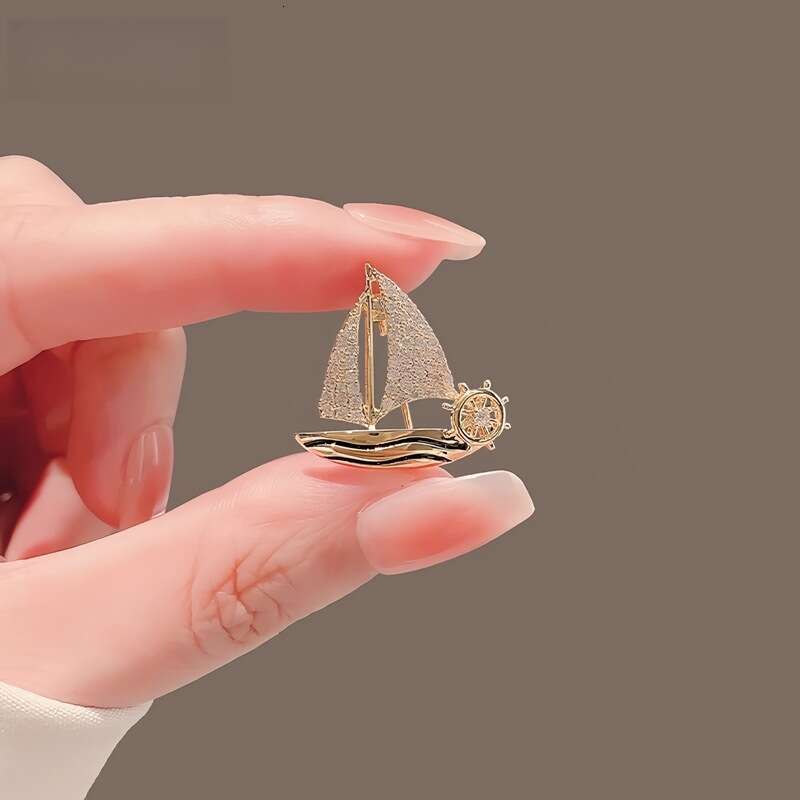 Elegant Small Boat Brooch for Men and Women, Versatile Badge, Smooth Sailing, Anti-Exposure Pin, Suit Lapel Flower Accessory