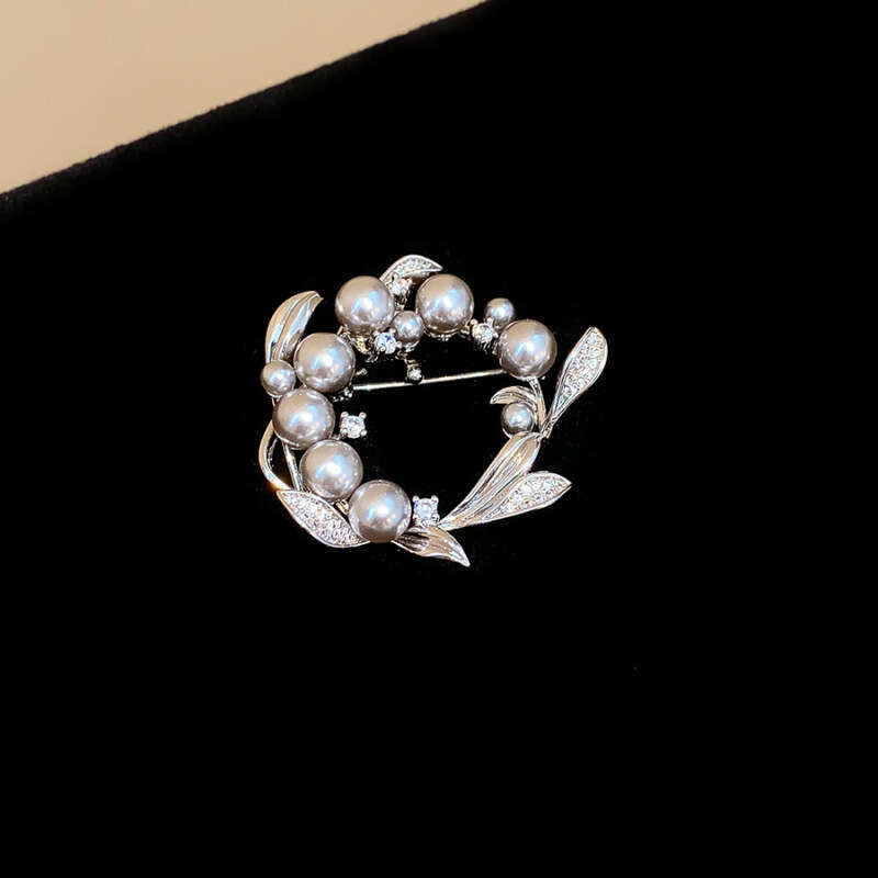 Diamond-Encrusted Flower Butterfly Pearl Brooch Light Luxury High-End Feel Pin Simple Fashion Exquisite Temperament Versatile Accessory for Women