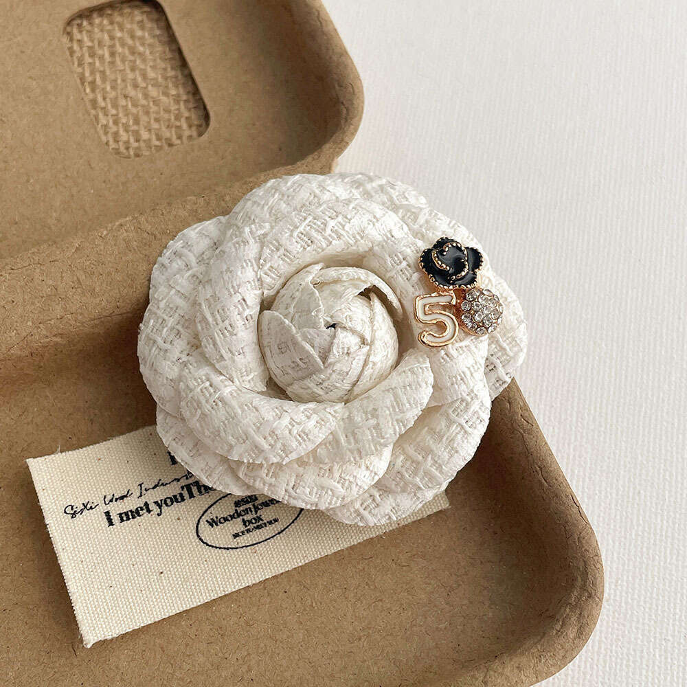 Korean Dongdaemun Same Style Fabric Camellia Flower High-end Pearl Pin Brooch Anti-exposure Accessory