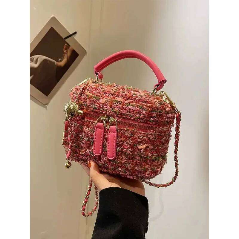 Ladies' Mini Handheld Bucket Bag 2025 Spring Summer New Sparkling One Shoulder Bags Casual Versatile Grid Chain Crossbody Pack XJ260131