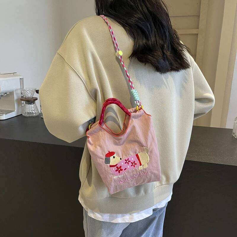 Cartoon embroidered handbag - casual and fashionable, single shoulder bag, lightweight, suitable for commuting, crossbody bag