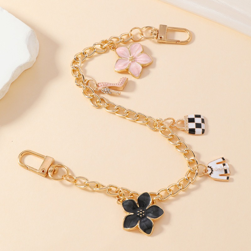 Birthday Gift Leaf Four Trendy Charm Jewelry Clover Alloy Pendant Luxury Keychain Fashionable Bag Accessory With Flower High Heel Charms For Women Gir