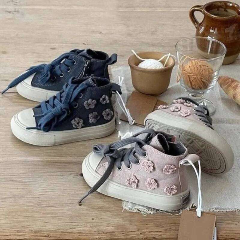 1-10Y 2025 Autumn New Children's High Top Canvas Shoe Girls Small Flower Side Open Versatile Casual Board Shoes Y260128