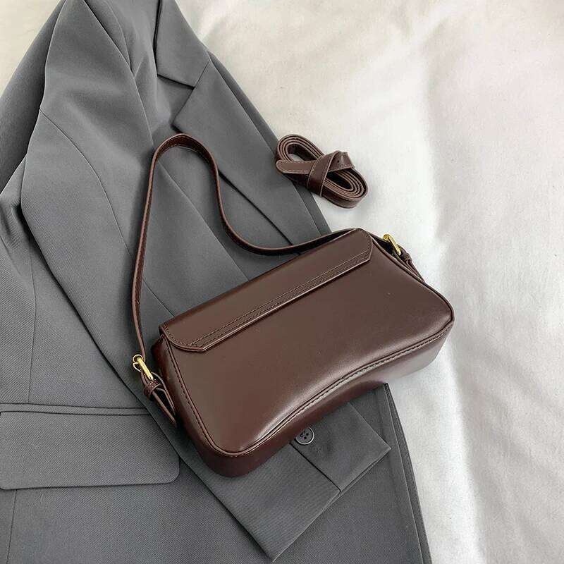 Flip Magnetic Buckle Shoulder Crossbody Bag for Work Commuting, Fashionable and Simple Armpit Small Square Bag, Portable Acc