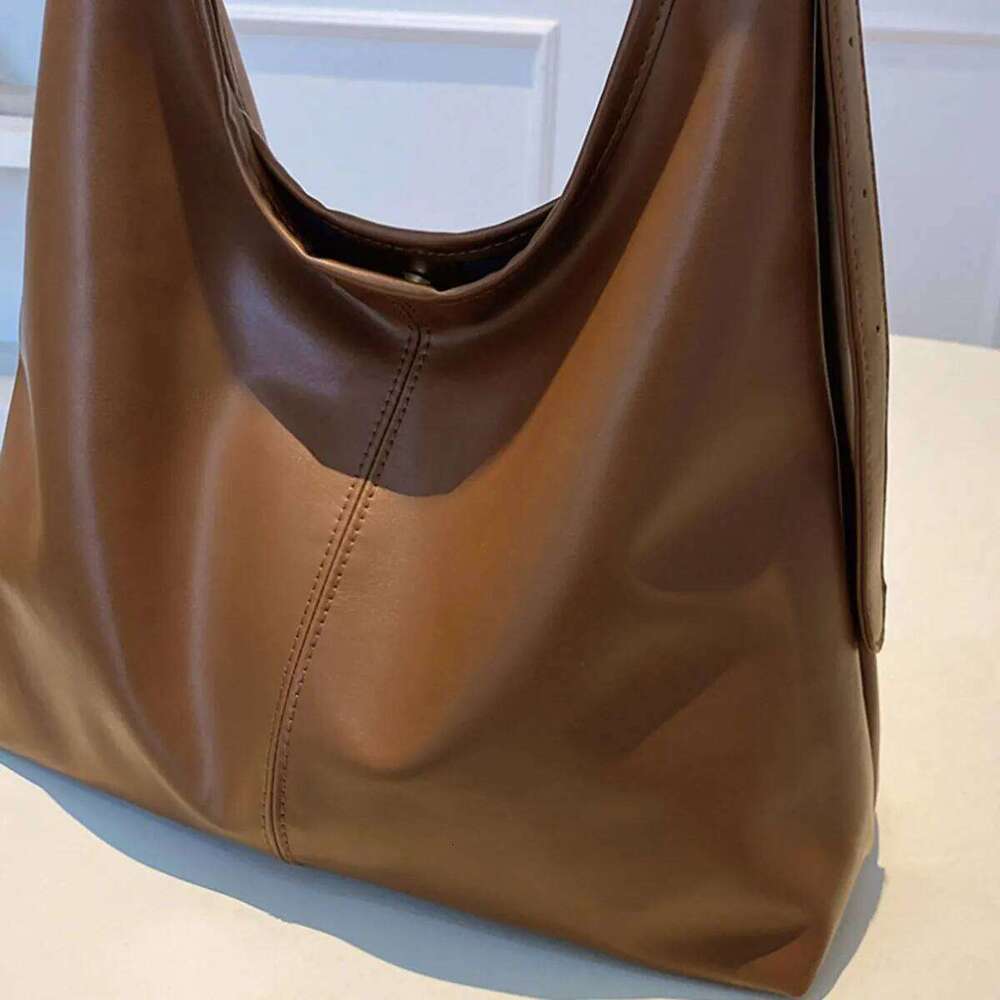 Light Brown Women's Trendy Winter Single-Shoulder Bag, Large-Capacity, High-Quality and Fashionable Solid-Color Pu New Tote Bag XJ260131