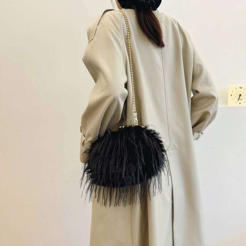 Ladies Handbag for Wedding Elegant Fashion Accessory Winter Soft Plush Crossbody Bag Luxury Versatile fake fur lady Clutches XJ260131