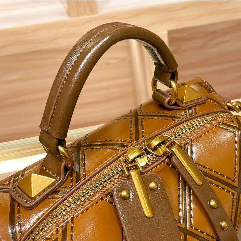 Light luxury brand pillow bag, women's 2024 new autumn and winter high-end handbag, single shoulder crossbody