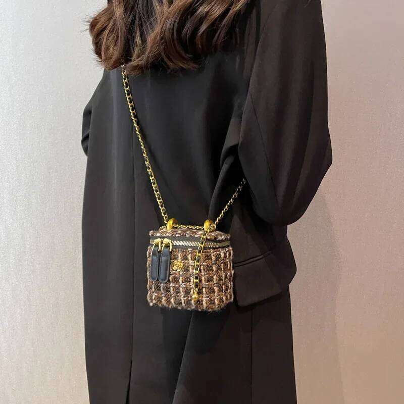 Women Shoulder Bags 2023 Popular Fashion Niche Crossbody Wool Chain Small Square Bag Fashionable Purses and Handbags XJ260131