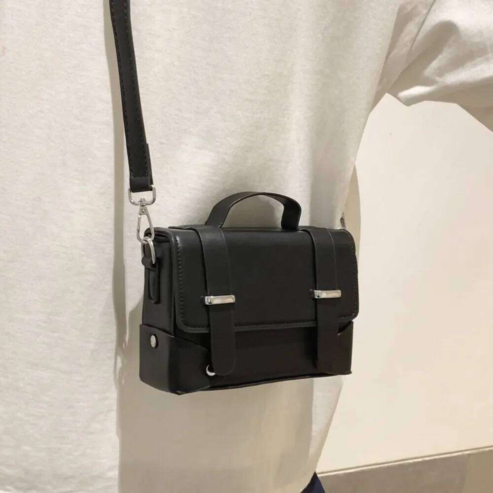 Minimalist Men's Shoulder Fashionable Male PU Leather Crossbody Bags Small Flip Style Messenger Bag for Men Designer Handbag