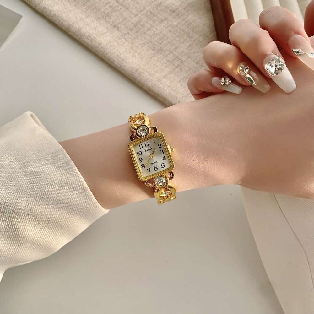 With Box Dainty Luxury gold Small Dial Women's Design New Fashion Quartz Wristwatch Retro Watch Free gift
